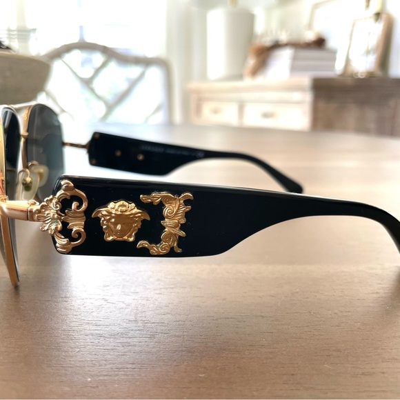 Authentic Versace Sunglassess - Picture 4 of 4